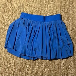 NWOT Aritzia TNA action pleated skort